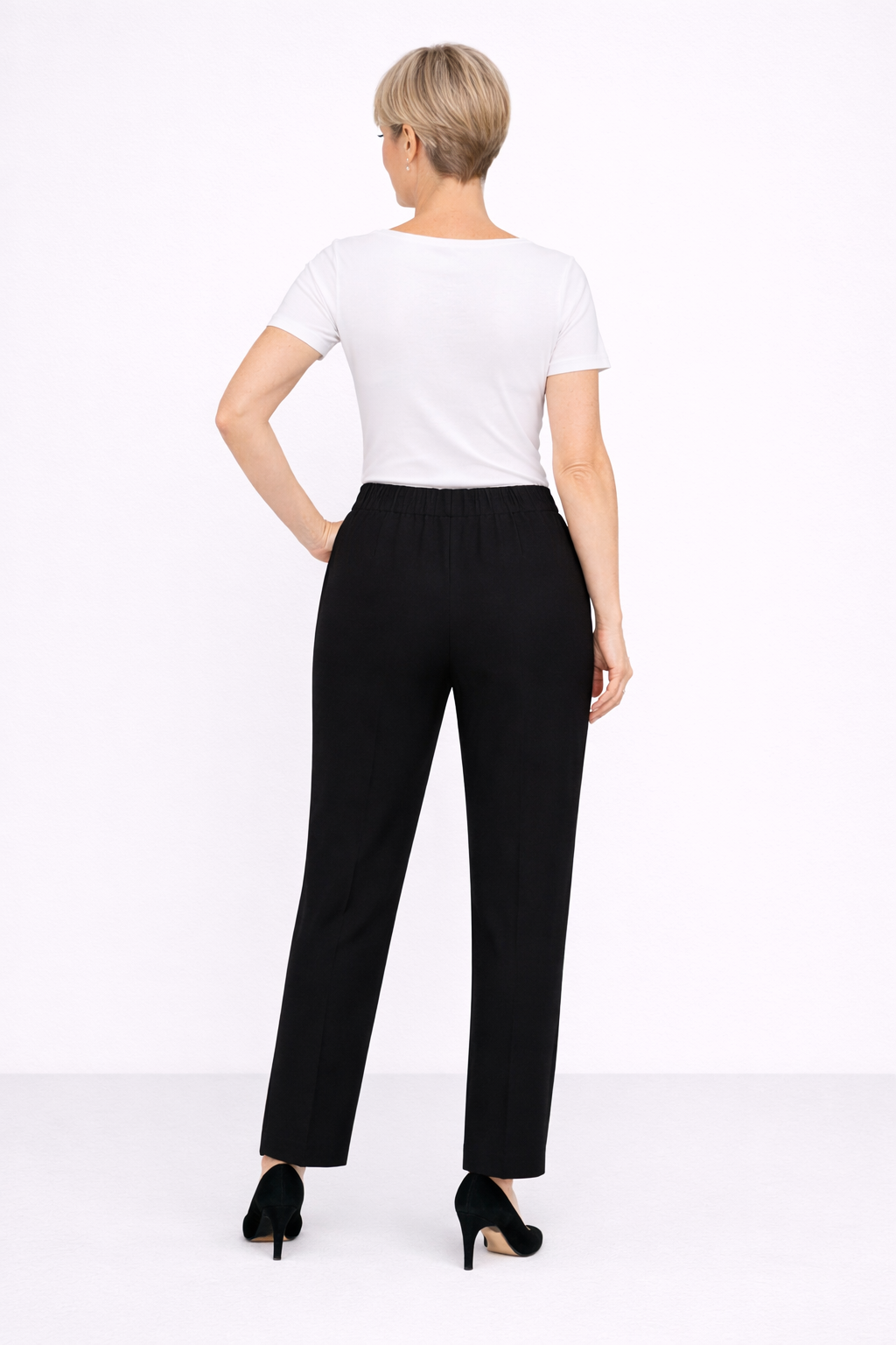 Black Meryl 2 Pockets Tapered Trousers